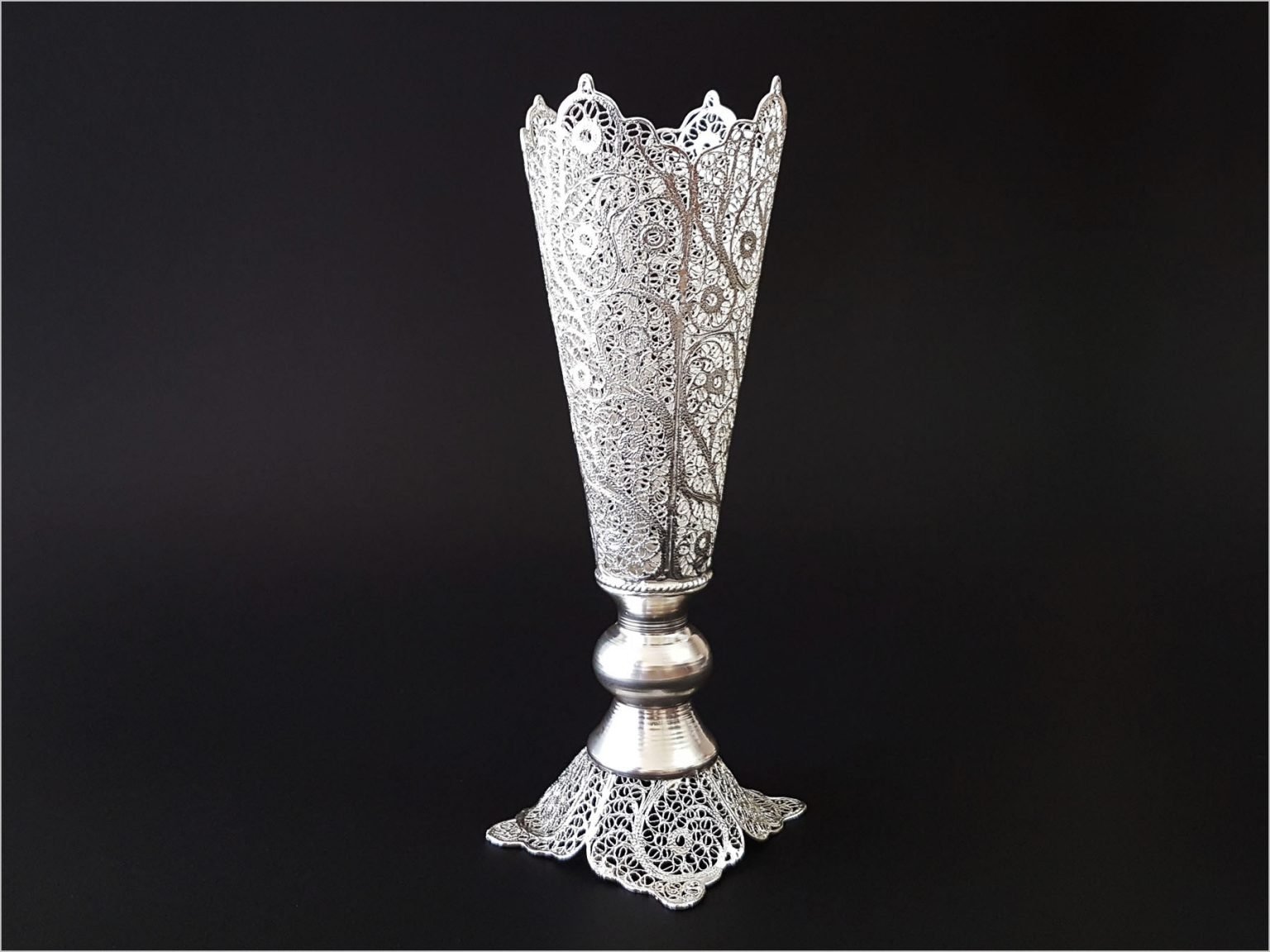 Persian Filigree Decorative Vase – 30 cm – Fly Pattern
